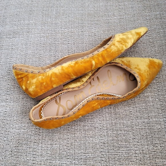 Sam Edelman Yellow Gold Velvet Rivera Studded Flats Size 6 Wavy Pointed Toe - Picture 5 of 9